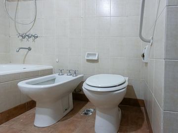 Venta 3 ambientes con cochera Flores