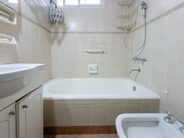 Venta 3 ambientes con cochera Flores
