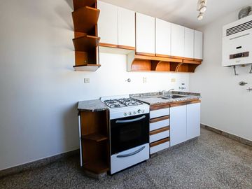 Venta 3 ambientes con cochera Flores
