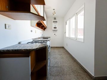 Venta 3 ambientes con cochera Flores