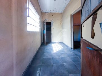 Venta 2 LOCALES Pompeya + CASA 3 dorm, terraza