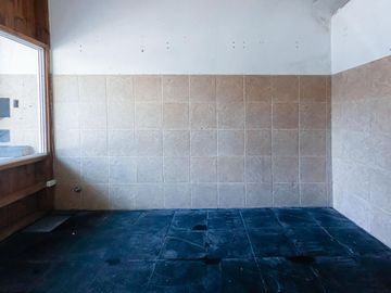 Venta 2 LOCALES Pompeya + CASA 3 dorm, terraza