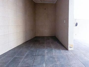 Venta 2 LOCALES Pompeya + CASA 3 dorm, terraza