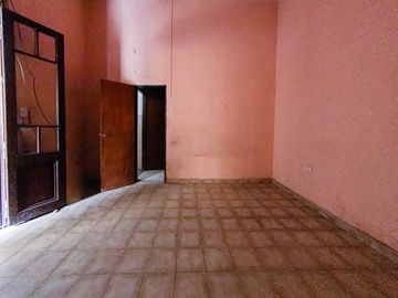 Venta 2 LOCALES Pompeya + CASA 3 dorm, terraza