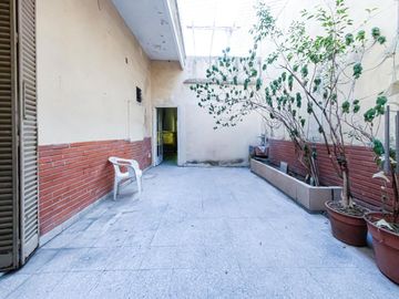 Venta 2 LOCALES Pompeya + CASA 3 dorm, terraza