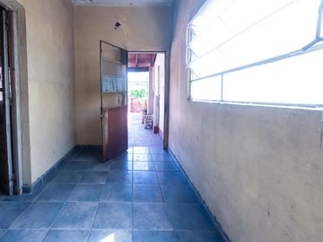 Venta 2 LOCALES Pompeya + CASA 3 dorm, terraza