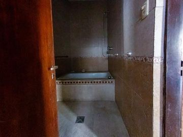 Venta 2 LOCALES Pompeya + CASA 3 dorm, terraza