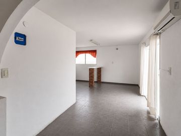 VENTA PH 5 AMBIENTES CONSTITUCION SIN EXPENSAS