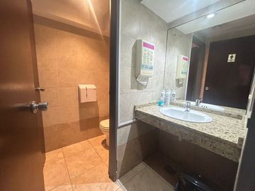VENTA OFICINAS CON DEPOSITO SAN CRISTOBAL