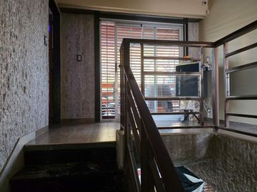 Venta casa 4 amb 2 plantas cochera jardin Liniers