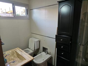Venta casa 4 amb 2 plantas cochera jardin Liniers