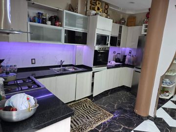 Venta casa 4 amb 2 plantas cochera jardin Liniers