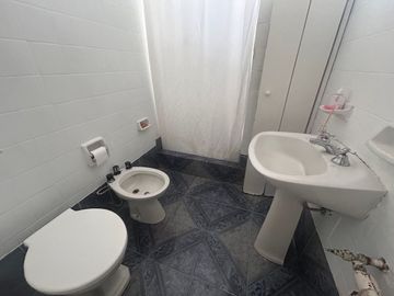 VENTA  3 AMBIENTES DEPENDENCIA BALCON MONSERRAT