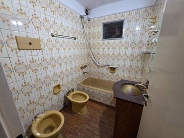 Venta 4 amb dependencia cochera  Villa del Parque