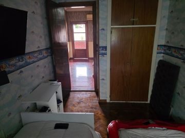 Venta casa 5 ambientes fondo cochera Liniers