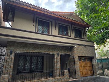 Venta casa 5 ambientes fondo cochera Liniers