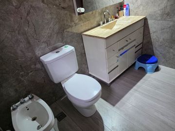 Venta casa 5 ambientes fondo cochera Liniers