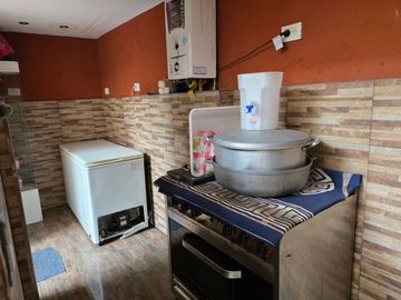 Venta casa 5 ambientes fondo cochera Liniers