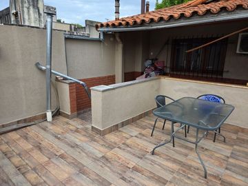 Venta casa 5 ambientes fondo cochera Liniers