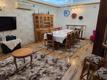 Venta casa 5 ambientes fondo cochera Liniers