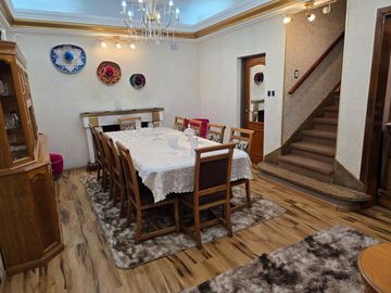 Venta casa 5 ambientes fondo cochera Liniers
