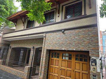 Venta casa 5 ambientes fondo cochera Liniers