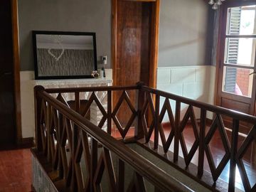 Venta casa 5 ambientes fondo cochera Liniers