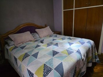 Venta casa 5 ambientes fondo cochera Liniers