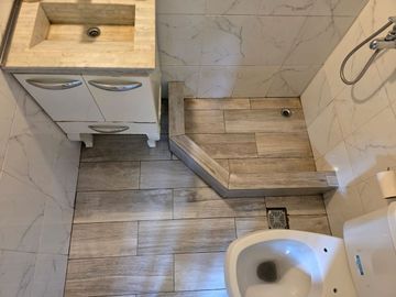 Venta casa 5 ambientes fondo cochera Liniers