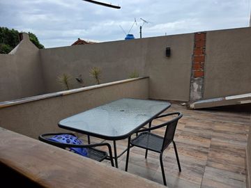 Venta casa 5 ambientes fondo cochera Liniers