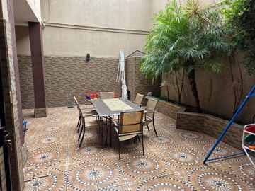 Venta casa 5 ambientes fondo cochera Liniers