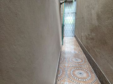 Venta casa 5 ambientes fondo cochera Liniers