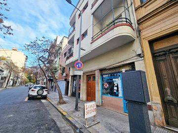 VENTA 2 AMBIENTES CON TERRAZA PROPIA EN MONSERRAT