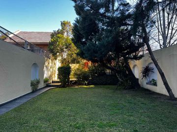 VENTA CASA DE DISEÑO + PARQUE + LOTE EXCEPCIONAL