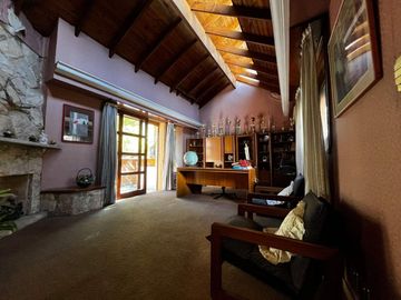 VENTA CASA DE DISEÑO + PARQUE + LOTE EXCEPCIONAL