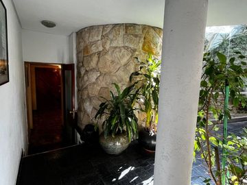 VENTA CASA DE DISEÑO + PARQUE + LOTE EXCEPCIONAL