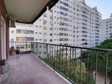 AMPLIO 3 Amb. Hermosa vista a Jardín. P. Chacabuco