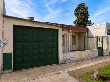 CASA VENTA MERLO APTA CREDITO COCHERA PARQUE