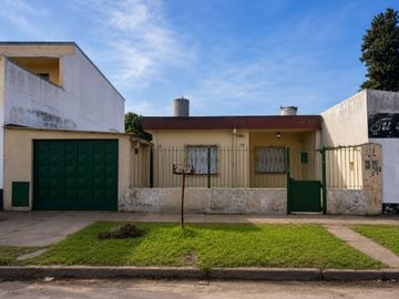 CASA VENTA MERLO APTA CREDITO COCHERA PARQUE