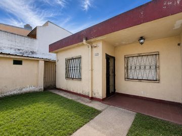 CASA VENTA MERLO APTA CREDITO COCHERA PARQUE