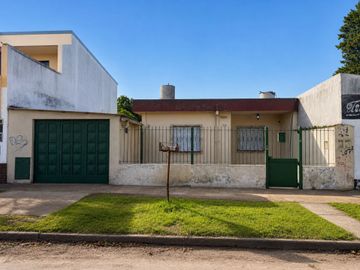 CASA VENTA MERLO APTA CREDITO COCHERA PARQUE