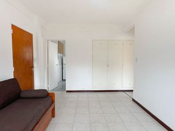 ALQUILER departamento 2 amb La Perla luminoso