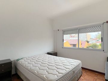 ALQUILER departamento 2 amb La Perla luminoso
