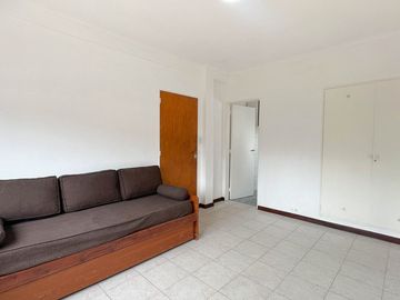 ALQUILER departamento 2 amb La Perla luminoso