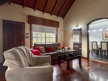 Venta Casa 5 amb en Caisamar c/ piscina y quincho