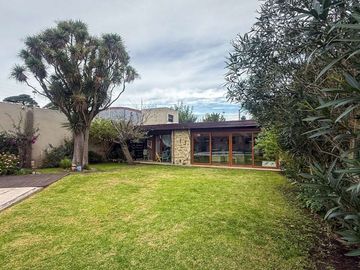 Venta Casa 5 amb en Caisamar c/ piscina y quincho
