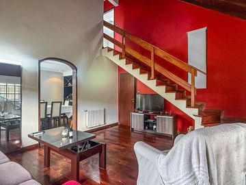 Venta Casa 5 amb en Caisamar c/ piscina y quincho