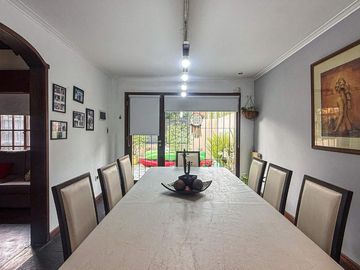 Venta Casa 5 amb en Caisamar c/ piscina y quincho