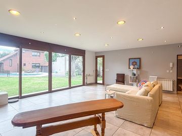 Venta Casa 5 amb en Caisamar c/ piscina y quincho