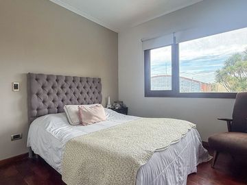 Venta Casa 5 amb en Caisamar c/ piscina y quincho